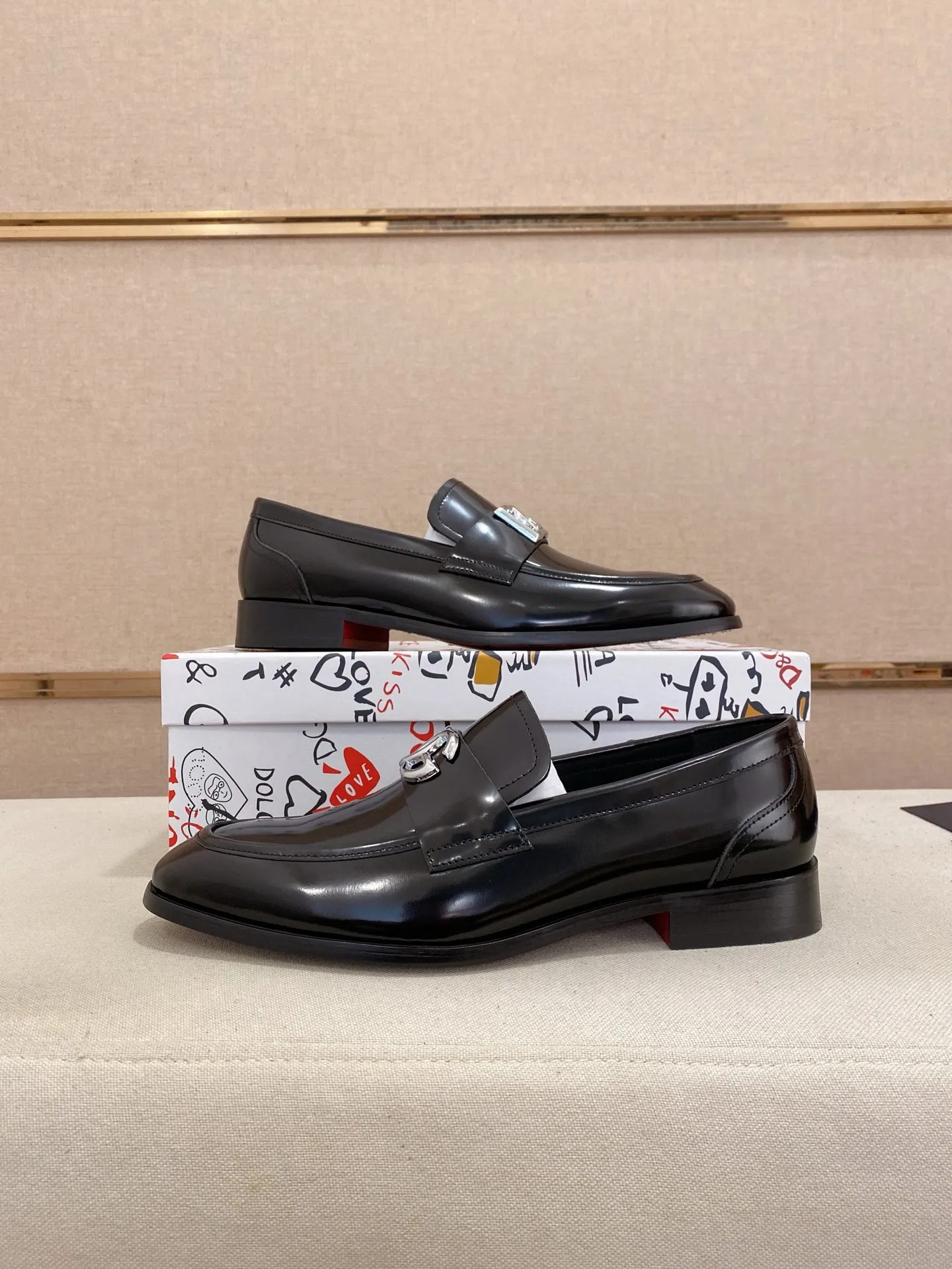 Men's clothing and shoes💰 520💰🌲DG top-notch🔍🔍men's new leather shoes🚹sold at the same time⚠The uppers are imported cowhide from Italy, the entire imported cowhide lining, and imported accessories💪💪, completely 1⃣️ vs. 1⃣️🇮🇹 💪💪, ⚠Sole: The original sole is specially provided by the original factory, the exclusive movable molded sole is super comfortable, ⚠Original factory follow-up goods, 🔍🔍high quality, can be entered and exited at will, welcome to compare ⚠Size number: 38-44. Can be customized 45 non-returnable